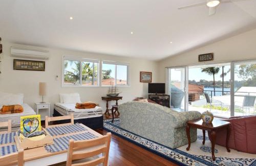 Morisset Park Apartment | Lake Macquaries' Edgewater Studio at Morisset Memories