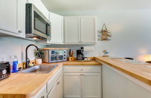 Eutawville Apartment | Lake Marion Gem: Communal Outdoor Space w/Views!