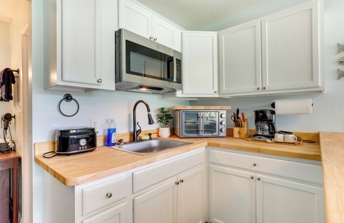 Eutawville Apartment | Lake Marion Gem: Communal Outdoor Space w/Views!