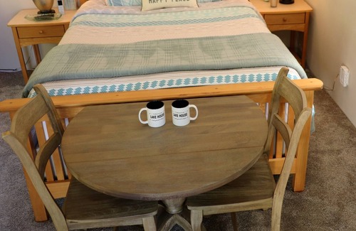 Warm Beach Cottage | Lake Martha Cottage & Glassblowing Studio