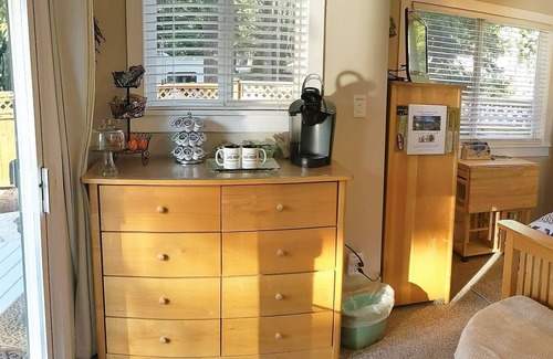 Warm Beach Cottage | Lake Martha Cottage & Glassblowing Studio