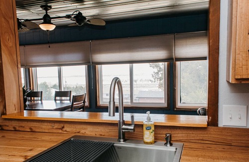 Lemoyne House | Lake McConaughy overlooking the lake! Tons of parking! Spacious 3 bed home!