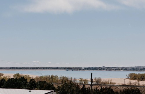 Lemoyne House | Lake McConaughy overlooking the lake! Tons of parking! Spacious 3 bed home!