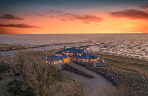 Saugatuck House | Lake Michigan & channel, Saugatuck. 8 bedrooms, heated pool in season, hot tub.