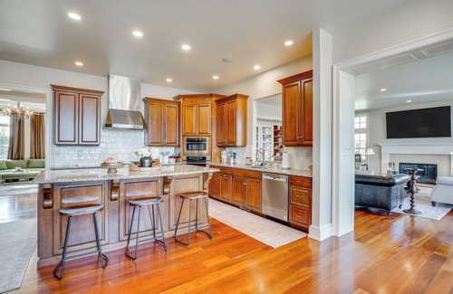 Newton House | Lake Michigan Gem: Private Beach & Game Room