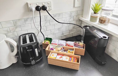 Kawaha Point House | Lake, mountain view cottage - Entire house