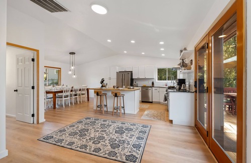 Sagle House | Lake+Mountain Views - Secluded Lodge Retreat