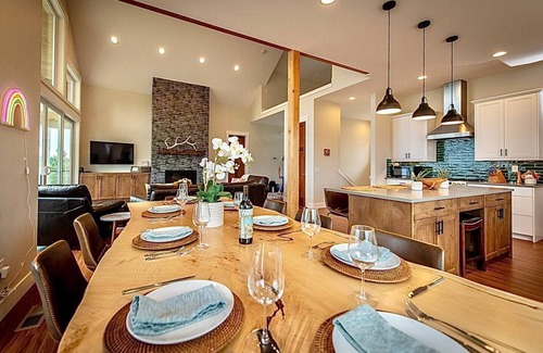 Chelan House | Lake+mtn views | Hot tub | Seclusion in the hills