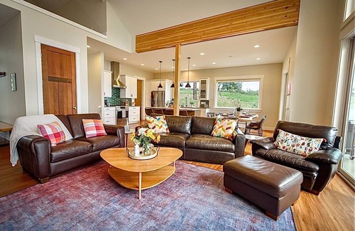 Chelan House | Lake+mtn views | Hot tub | Seclusion in the hills