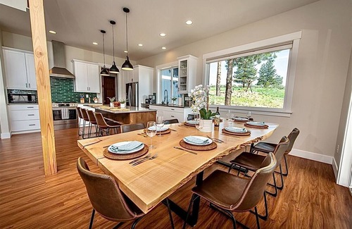 Chelan House | Lake+mtn views | Hot tub | Seclusion in the hills