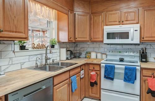 Chapin House | Lake Murray Escape with private boat launch & dock