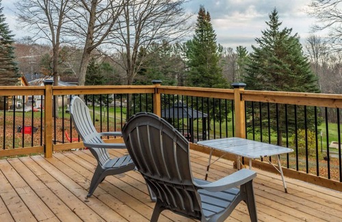 Muskoka Lakes House | Lake Muskoka 2-bedroom Cottage - Pier 100 #50