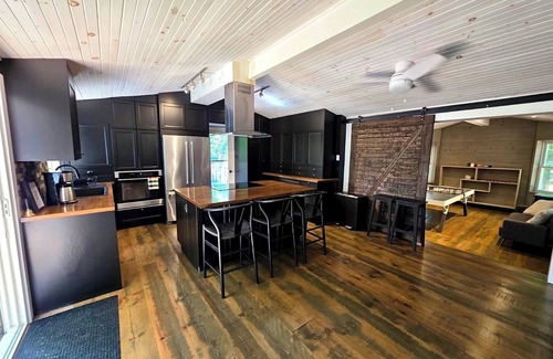 Bracebridge Cottage | Lake Muskoka Island Cottage boat access only