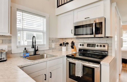 Sherrills Ford House | Lake Norman Home w/Pool Access & Water Views!