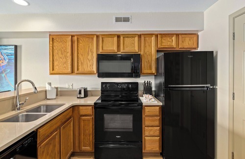 Osage Beach Resort | Lake of the Ozarks: 2BR Condo at Lakeside Resort w/WiFi, Pool & Watersports