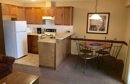 Central Okanagan Resort | Lake Okanagan Resort, 1 bedroom condo, lake front, steps to beach.
