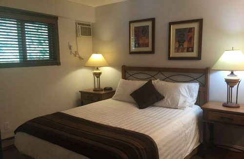 Central Okanagan Resort | Lake Okanagan Resort, 1 bedroom condo, lake front, steps to beach.