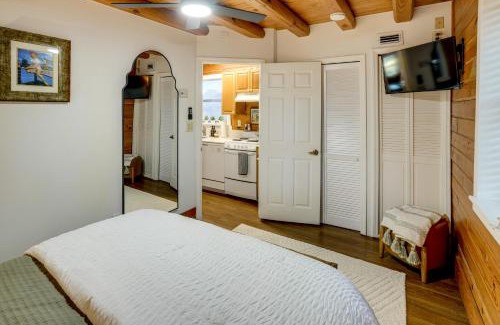 Taylor Creek House | Lake Okeechobee Dockside Cabin with Pool Access