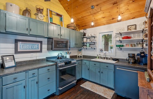 Sandy Creek Apartment | Lake Ontario Cottage BBQ Fire Pit