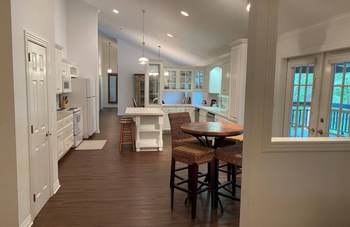 Mount Ida House | Lake Ouachita private 6 bed home located in Mountain Harbor!