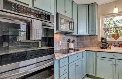 Berryville House | Lake Palestine-fishing, swimming, kayaks, pet friendly - Early Check-in!