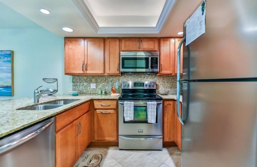 Sanibel Condo | LAKE PALMS 7 - Newly Updated Sanibel Condo Overlooking Lagoon