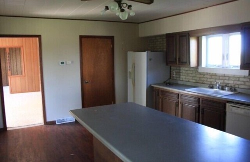 Lake City Other | Lake Pepin - Rustic bluff-top Farmhouse w/updatd furnishings