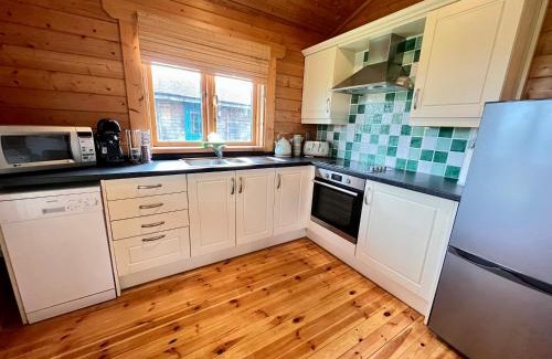 Ampney Crucis Ski Chalet | Lake Pochard, Oak Lodge