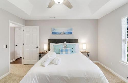 Pooler House | Lake Retreat near Savannah