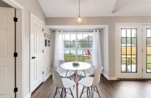 Pooler House | Lake Retreat near Savannah