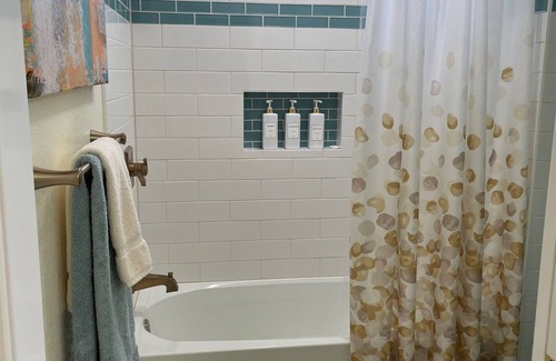 Valley Springs Bed & Breakfast | Lake Room at Bed & Breakfast