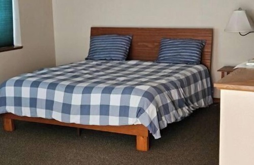 Deer Meadows Apartment | Lake Roosevelt apartment ,beautiful view . sleep 4. two bath, full kitchen.