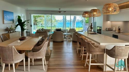 Nords Wharf House | Lake Sabai - Waterfront and private pool