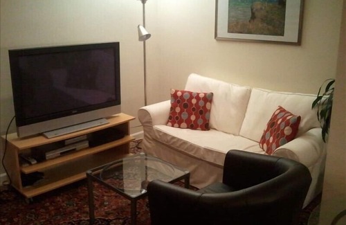 East Lake Hills Apartment | Lake Sammamish Waterfront, New Corporate Apt. Near Microsoft