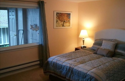 East Lake Hills Apartment | Lake Sammamish Waterfront, New Corporate Apt. Near Microsoft