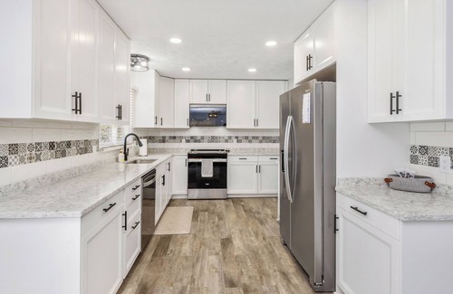 Escanaba House | Lake Shore Luxury- 4-bedroom house in charming Escanaba with AC, WiFi. Book now