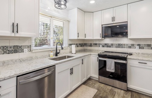 Escanaba House | Lake Shore Luxury- 4-bedroom house in charming Escanaba with AC, WiFi. Book now