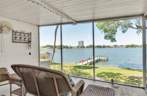 Winter Haven House | Lake Silver Retreat – 5BR Lakefront Home w/Dock, Kayaks & Legoland-Themed Room – Perfect Getaway!