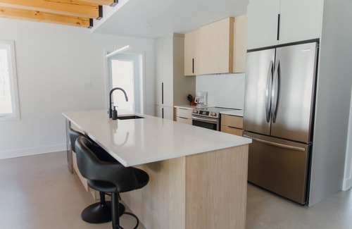 Chertsey Ski Chalet | Lake, Spa and Pool table | Le Gaïa