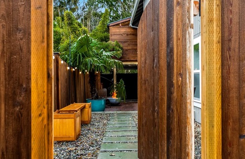 West Lake Stevens Apartment | Lake Stevens private Casita with hot tub access