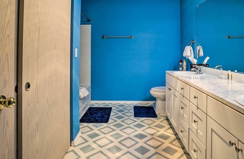 West Lake Stevens Condo | Lake Stevens Vacation Rental: 3 Mi to Water!