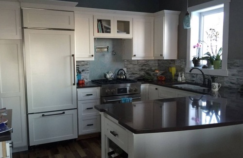 Observation Hill House | Lake Superior Panoramic View! Comfortable Spaces, Deck, Gourmet Kitchen & more!
