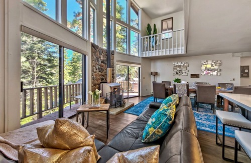 Lincoln Park House | Lake Tahoe a block from the Lake with hot tub and game room MV49