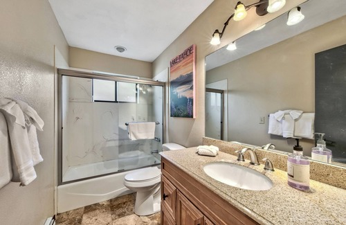Lincoln Park House | Lake Tahoe a block from the Lake with hot tub and game room MV49