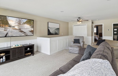 Farwell Cottage | Lake Thirteen Retreat - Beach access - Fire Pit