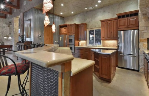 Oatmeal House | Lake Travis Waterfront, Pool, Pool Table, Shuffleboard, Ping Pong, Sleeps 25