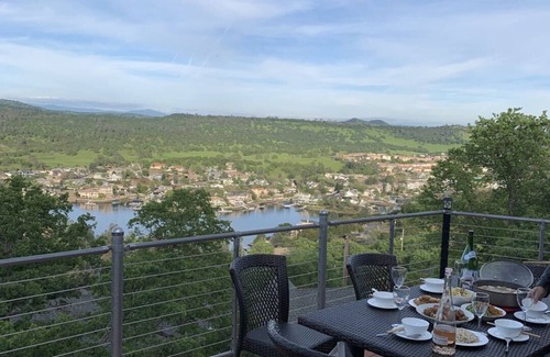 Copperopolis House | Lake Tulloch and mountain Panoramic view house in Coper Cove