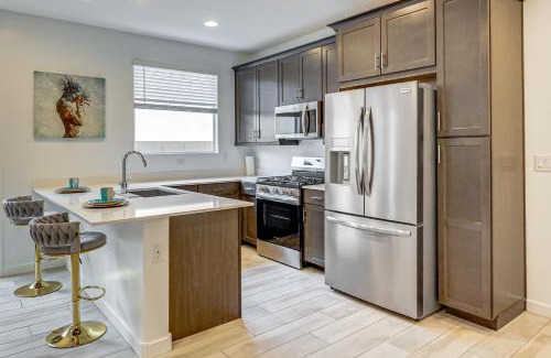 Pinal County Apartment | Lake and Mtn Views Modern Apache Junction Getaway