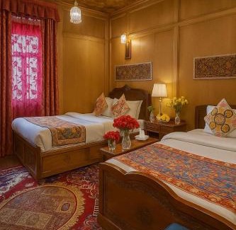 Dal Lake Bed & Breakfast | Lake Victoria Houseboats