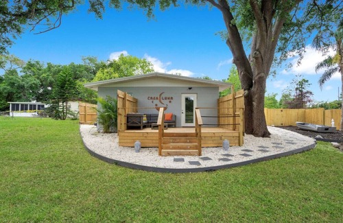 Conway House | Lake view + 10min to dwtn + near parks + 2 guests!